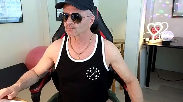Snapshot of hotdadbod chatting on 01-04-25, 09:41 hotdadbod online show from 01-04-25, 09:41