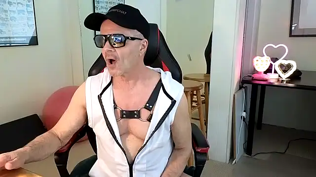 Snapshot of hotdadbod chatting on 02-01-25, 09:19 hotdadbod online show from 02-01-25, 09:19