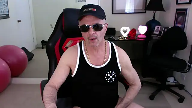 Snapshot of hotdadbod chatting on 02-25-25, 09:35 hotdadbod online show from 02-25-25, 09:35