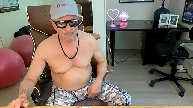 Snapshot of hotdadbod chatting on 06-07-26, 08:45 hotdadbod online show from 06-07-26, 08:45