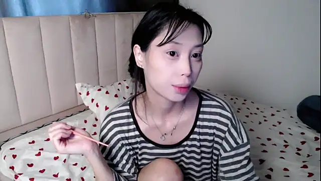 Snapshot of neverstoplovingme chatting on 05-19-26, 01:44 neverstoplovingme online show from 05-19-26, 01:44