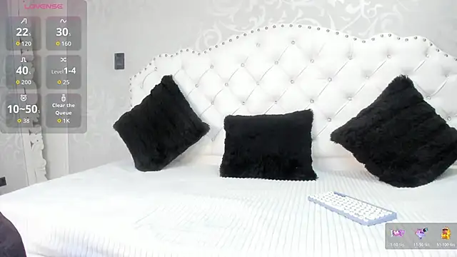 Snapshot of LilithBoneth chatting on 06-20-26, 08:33 LilithBoneth online show from 06-20-26, 08:33