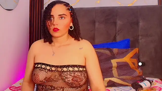 Snapshot of Sol__Latina chatting on 06-16-26, 03:42 Sol Latina online show from 06-16-26, 03:42