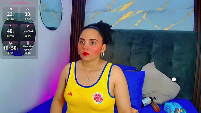 Snapshot of Sol__Latina chatting on 06-17-26, 02:47 Sol Latina online show from 06-17-26, 02:47
