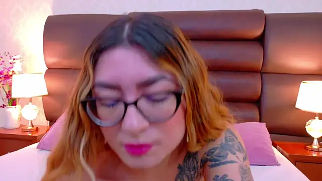 Snapshot of LiahRose_ chatting on 06-10-26, 10:41 LiahRose online show from 06-10-26, 10:41