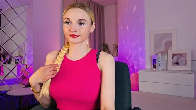 Snapshot of Mila__Lux chatting on 05-30-26, 08:28 Mila Lux online show from 05-30-26, 08:28