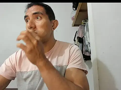 Snapshot of aquiles04 chatting on 05-22-26, 01:24 aquiles04 online show from 05-22-26, 01:24