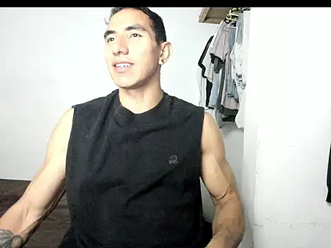 Snapshot of aquiles04 chatting on 05-23-26, 02:39 aquiles04 online show from 05-23-26, 02:39