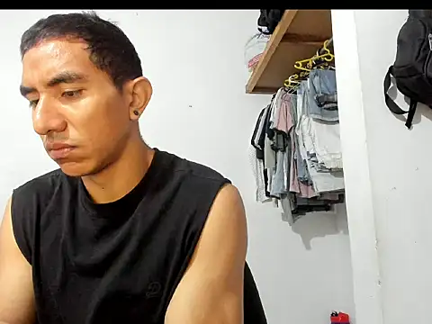 Snapshot of aquiles04 chatting on 05-24-26, 12:10 aquiles04 online show from 05-24-26, 12:10