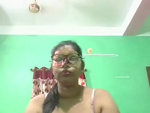Snapshot of Kavya17 chatting on 06-10-26, 03:29 Kavya17 online show from 06-10-26, 03:29