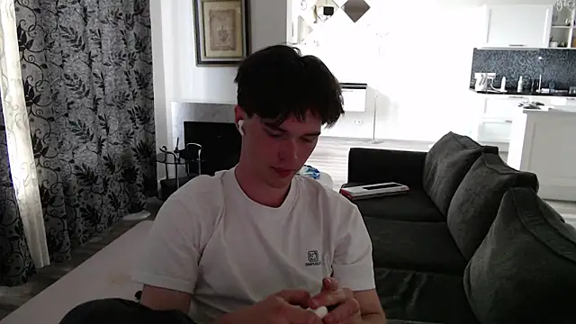 Snapshot of arthur___king chatting on 05-22-26, 02:01 arthur king online show from 05-22-26, 02:01