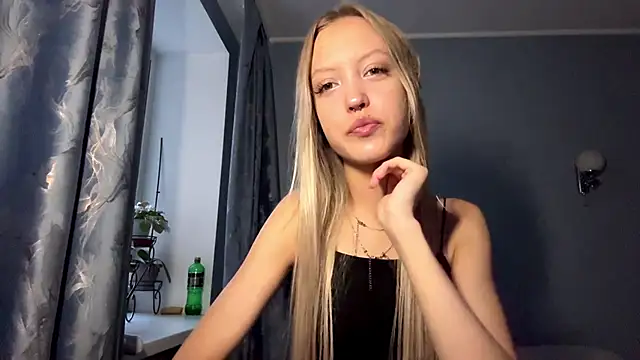 Snapshot of NievesHackey chatting on 06-19-26, 03:05 NievesHackey online show from 06-19-26, 03:05