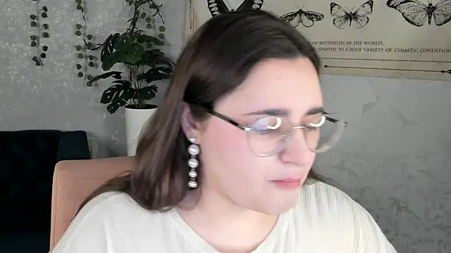 Snapshot of Ayleen_Gece chatting on 05-19-26, 04:30 Ayleen Gece online show from 05-19-26, 04:30