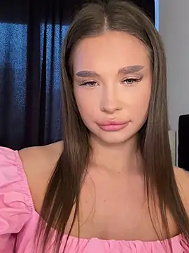 Snapshot of BeautyBella_ chatting on 05-18-26, 03:18 BeautyBella online show from 05-18-26, 03:18