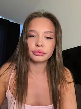 Snapshot of BeautyBella_ chatting on 05-19-26, 02:56 BeautyBella online show from 05-19-26, 02:56