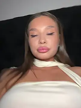 Snapshot of BeautyBella_ chatting on 06-12-26, 04:17 BeautyBella online show from 06-12-26, 04:17