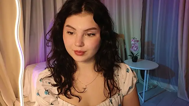 Snapshot of lollyy_pop chatting on 06-24-26, 01:37 lollyy pop online show from 06-24-26, 01:37