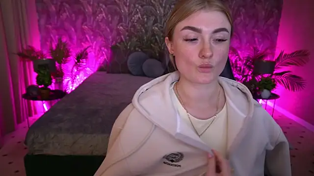 Lolly Rosee online show from 05-19-26, 09:37