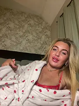 Snapshot of CharlottemilfUKx chatting on 05-16-26, 11:14 CharlottemilfUKx online show from 05-16-26, 11:14