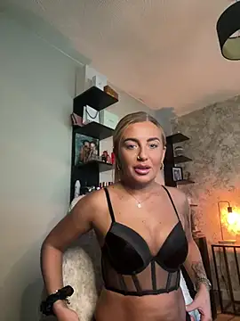Snapshot of CharlottemilfUKx chatting on 05-20-26, 06:14 CharlottemilfUKx online show from 05-20-26, 06:14
