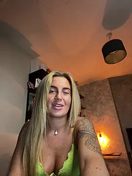 Snapshot of CharlottemilfUKx chatting on 05-21-26, 11:34 CharlottemilfUKx online show from 05-21-26, 11:34