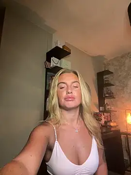 Snapshot of CharlottemilfUKx chatting on 05-25-26, 11:11 CharlottemilfUKx online show from 05-25-26, 11:11