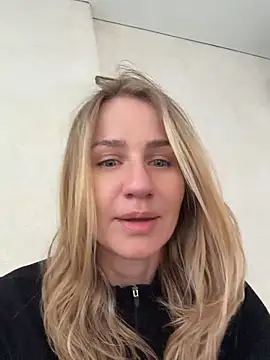 Snapshot of AnnaMist_ chatting on 06-17-26, 09:23 AnnaMist online show from 06-17-26, 09:23