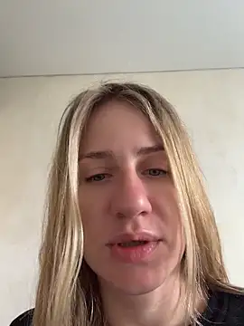 Snapshot of AnnaMist_ chatting on 06-20-26, 02:36 AnnaMist online show from 06-20-26, 02:36