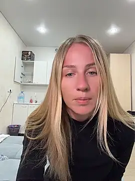 Snapshot of AnnaMist_ chatting on 06-27-26, 03:28 AnnaMist online show from 06-27-26, 03:28