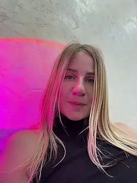 Snapshot of AnnaMist_ chatting on 07-02-26, 06:36 AnnaMist online show from 07-02-26, 06:36