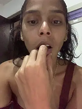 Snapshot of Saray_queen1 chatting on 05-22-26, 05:36 Saray queen1 online show from 05-22-26, 05:36
