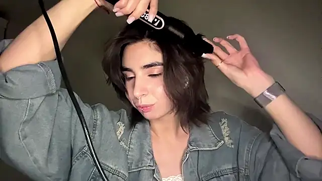 JessiaRuezga online show from 05-17-26, 12:56
