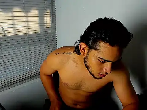 Snapshot of louis_rueda chatting on 06-01-26, 10:00 louis rueda online show from 06-01-26, 10:00