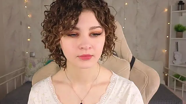 Snapshot of Kira__Fluffy chatting on 05-30-26, 05:37 Kira Fluffy online show from 05-30-26, 05:37