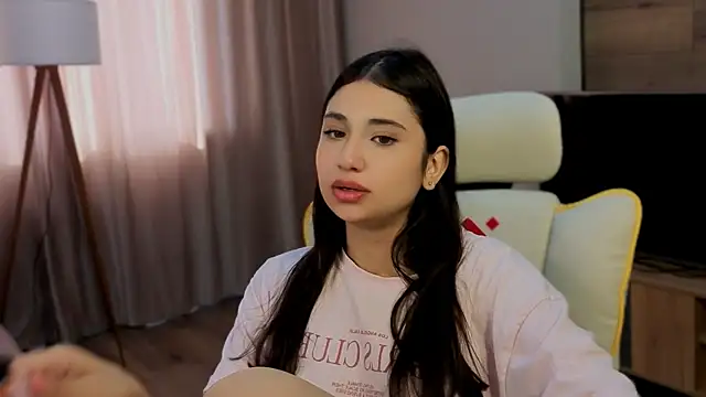 Snapshot of honeylanaa chatting on 06-18-26, 04:46 honeylanaa online show from 06-18-26, 04:46