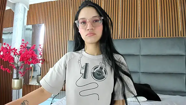 Snapshot of SophiieCalloway1 chatting on 07-02-26, 02:56 SophiieCalloway1 online show from 07-02-26, 02:56