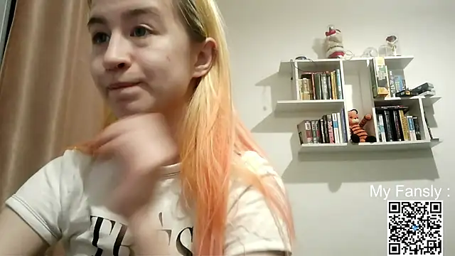 Emilya201 online show from 05-17-26, 11:56