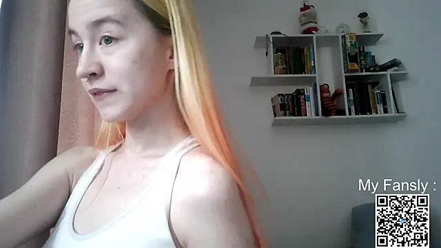 Snapshot of Emilya201 chatting on 05-18-26, 04:07 Emilya201 online show from 05-18-26, 04:07