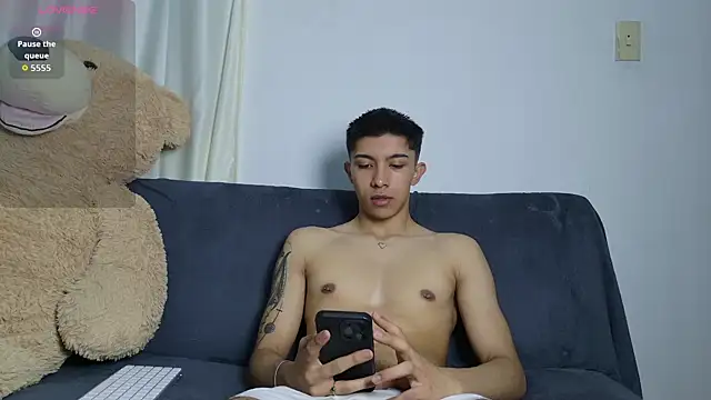 Snapshot of Thesaint_xxx chatting on 06-27-26, 10:48 Thesaint xxx online show from 06-27-26, 10:48