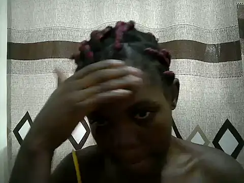 Snapshot of sweet_pie5 chatting on 06-25-26, 04:23 sweet pie5 online show from 06-25-26, 04:23