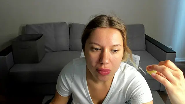 Shakira Lux online show from 06-16-26, 08:39