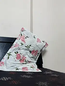 Hot Rozy online show from 05-28-26, 04:04