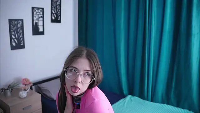 KatieAstol online show from 06-05-26, 01:23