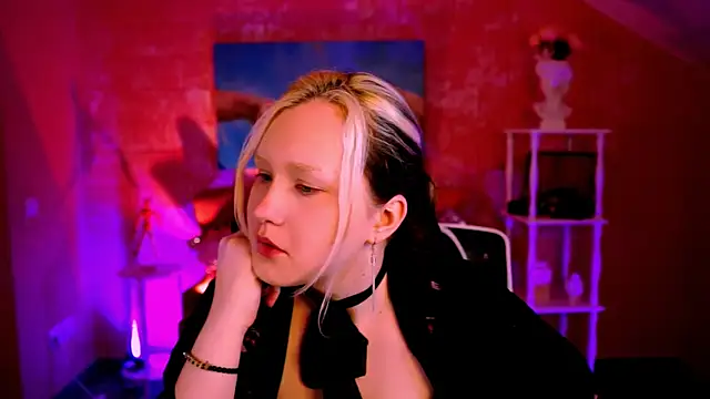 Snapshot of ViolettWoods chatting on 06-24-26, 08:35 ViolettWoods online show from 06-24-26, 08:35