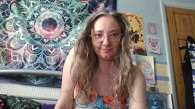 Snapshot of Izzylove47 chatting on 06-13-26, 08:45 Izzylove47 online show from 06-13-26, 08:45