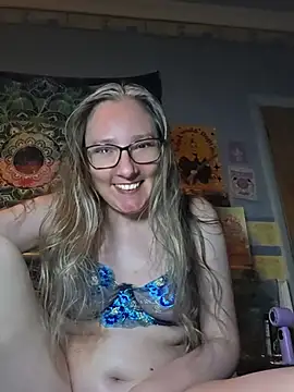 Snapshot of Izzylove47 chatting on 06-23-26, 09:35 Izzylove47 online show from 06-23-26, 09:35