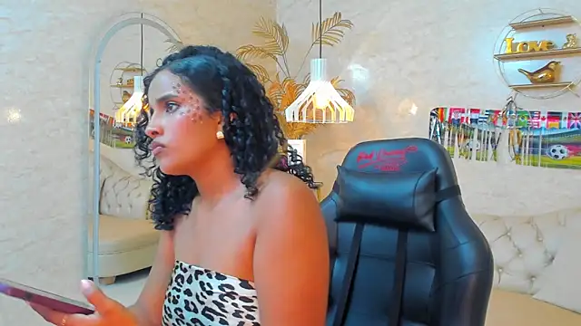 Snapshot of Horny_Curls chatting on 06-23-26, 03:48 Horny Curls online show from 06-23-26, 03:48