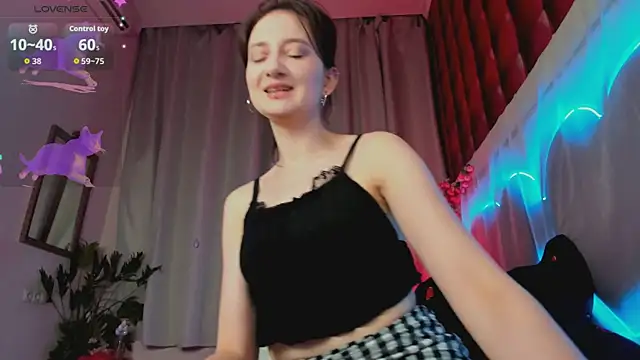 Snapshot of SummerLilaa chatting on 06-08-26, 01:33 SummerLilaa online show from 06-08-26, 01:33