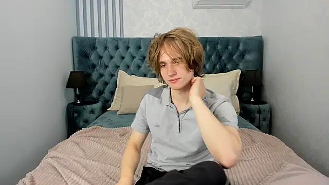 Snapshot of FinnBev chatting on 05-30-26, 08:06 FinnBev online show from 05-30-26, 08:06