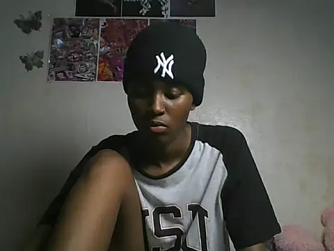 Snapshot of loversoncam chatting on 05-28-26, 05:21 loversoncam online show from 05-28-26, 05:21